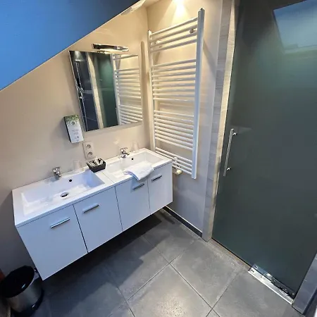 شقة Race & ستافيلوت